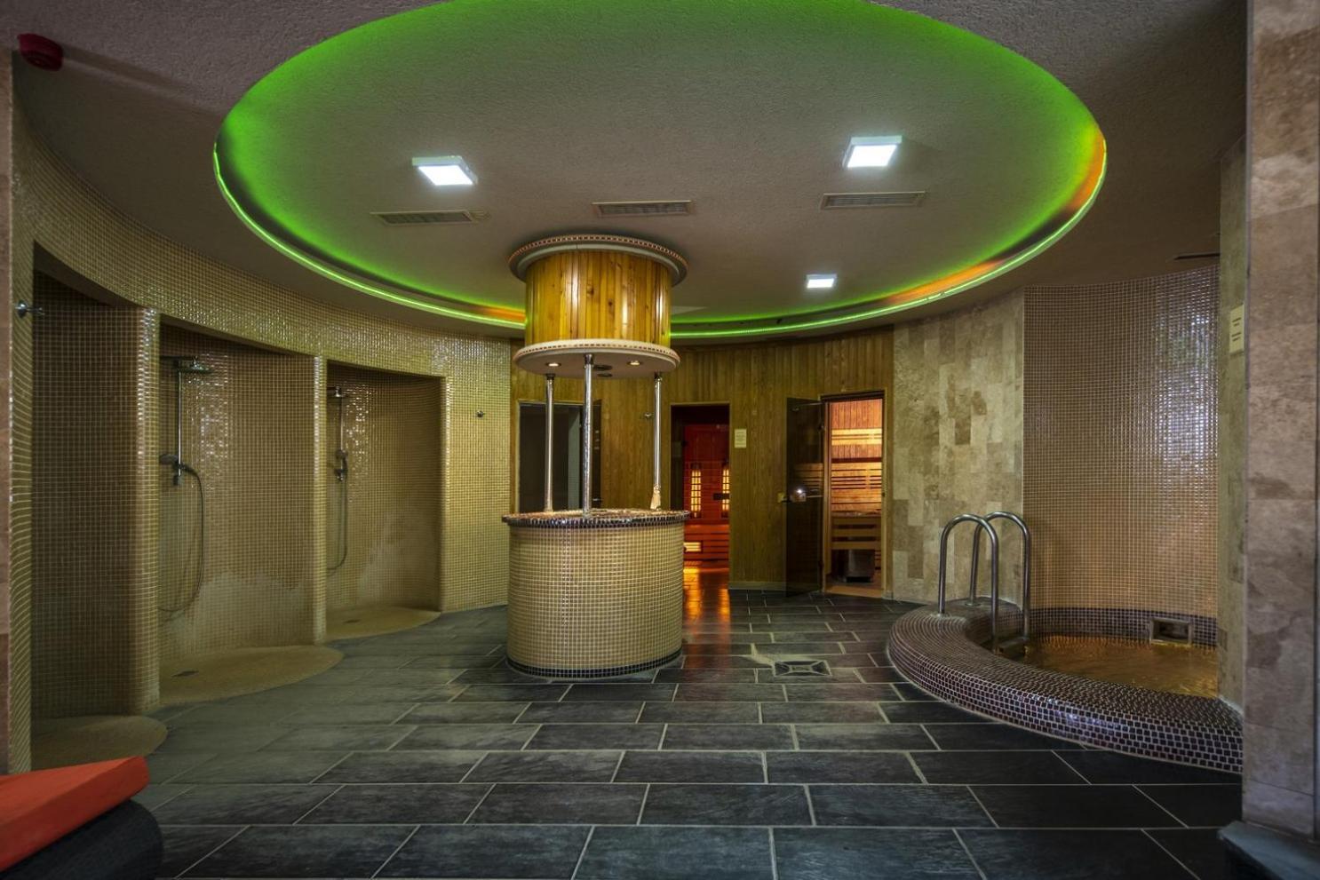 Erdospuszta Club Hotel Fenyves Debrecen Exterior foto