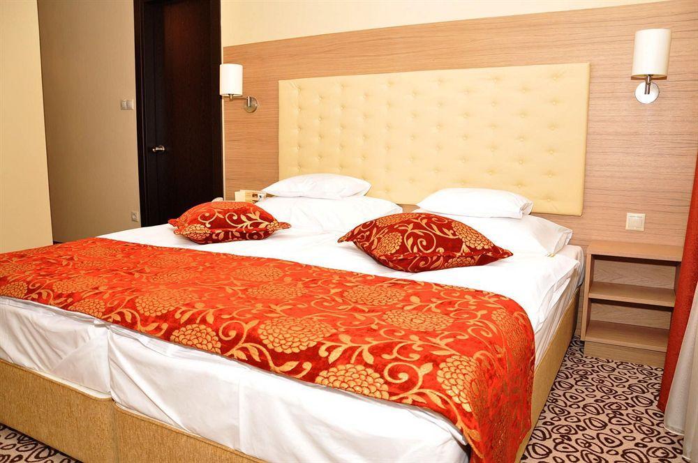 Erdospuszta Club Hotel Fenyves Debrecen Exterior foto